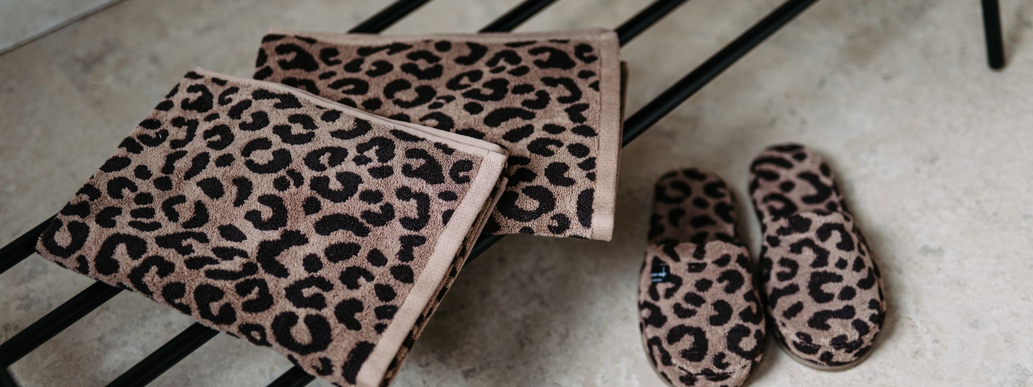 Leo-Trend 2025 – Wie der ikonische Print Dein Zuhause erobert - pamuk design