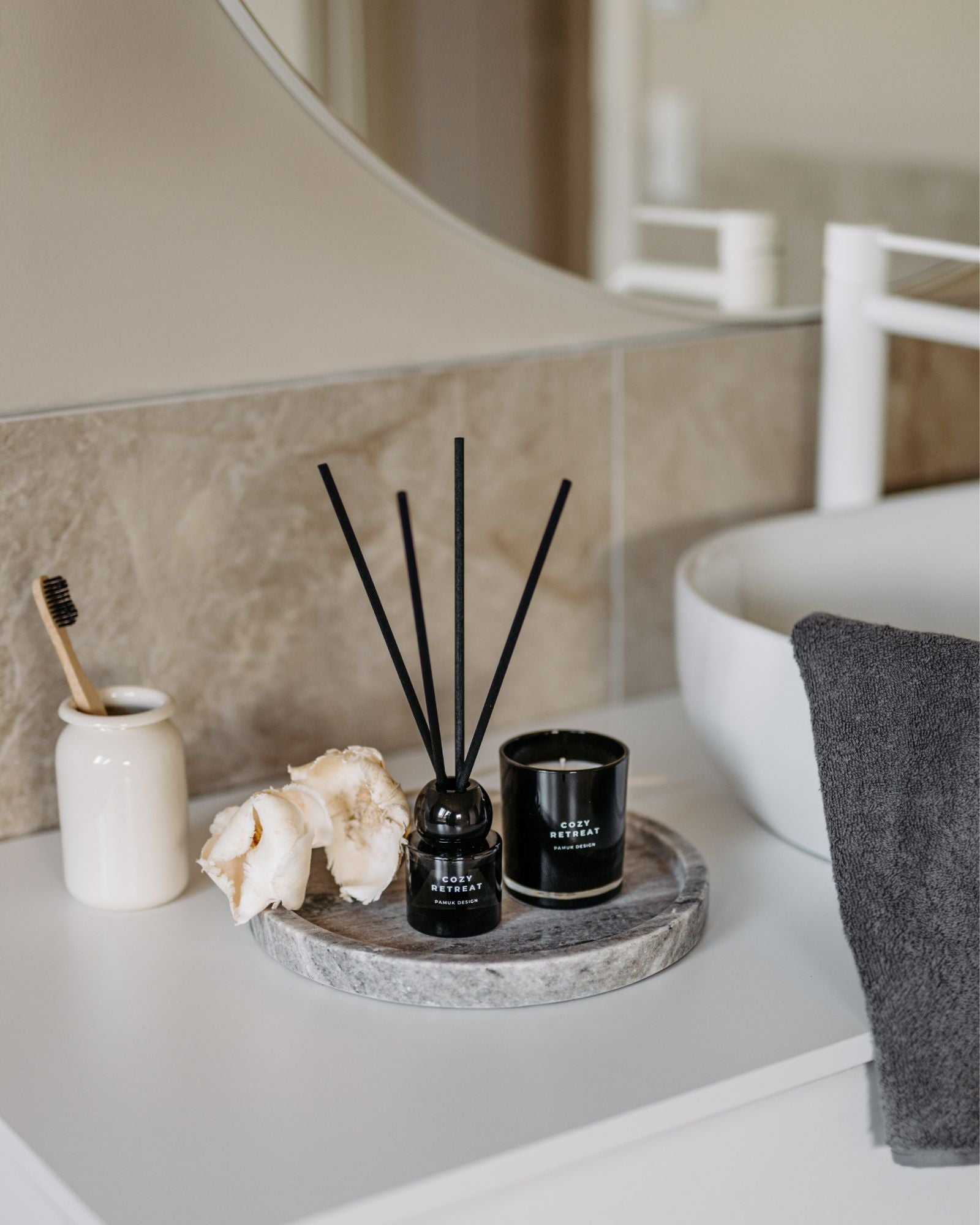 Duftkerze COZY RETREAT, 130 g - pamuk design