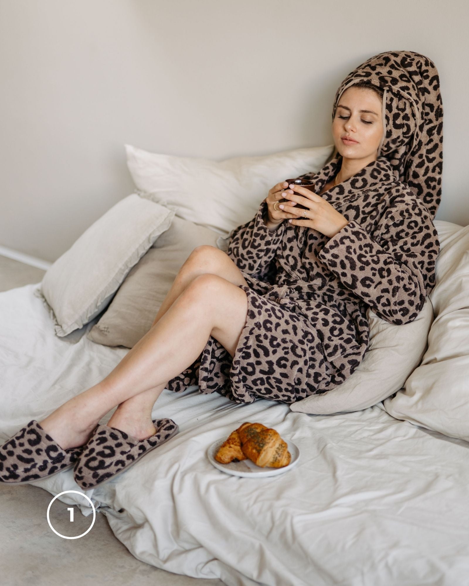 Bundle Bademantel & Slipper LEO Bademantel