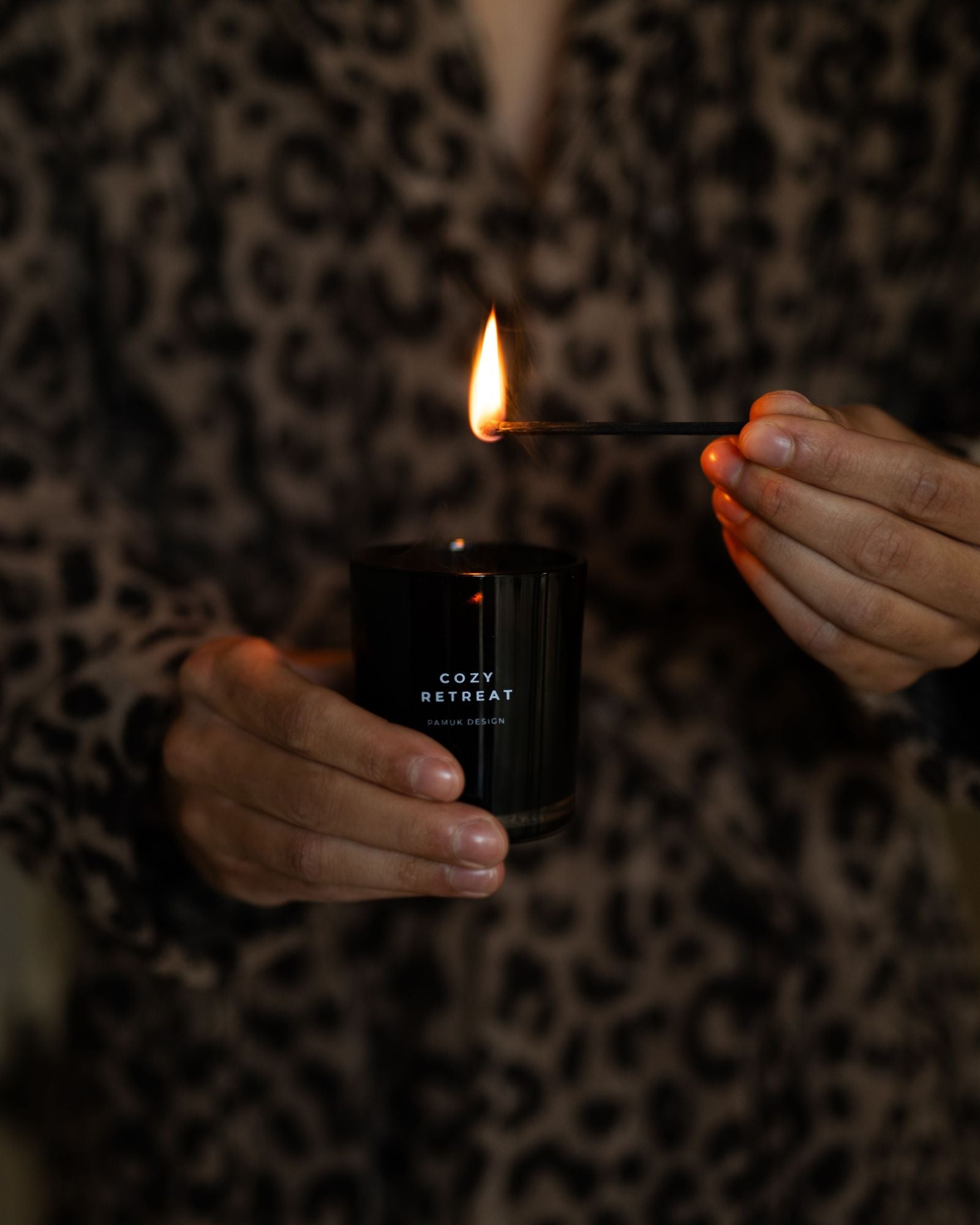 Duftkerze COZY RETREAT, 130 g - pamuk design